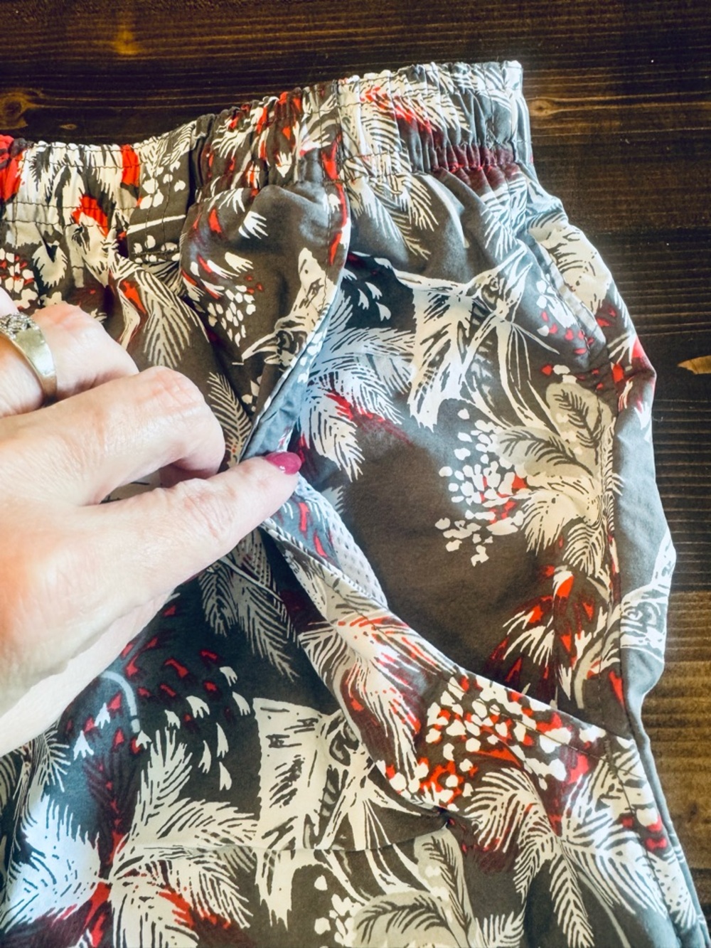 Columbia PFG Gray, White & Red Tropical Print Swim Trunks Size M - Picture 3 of 10